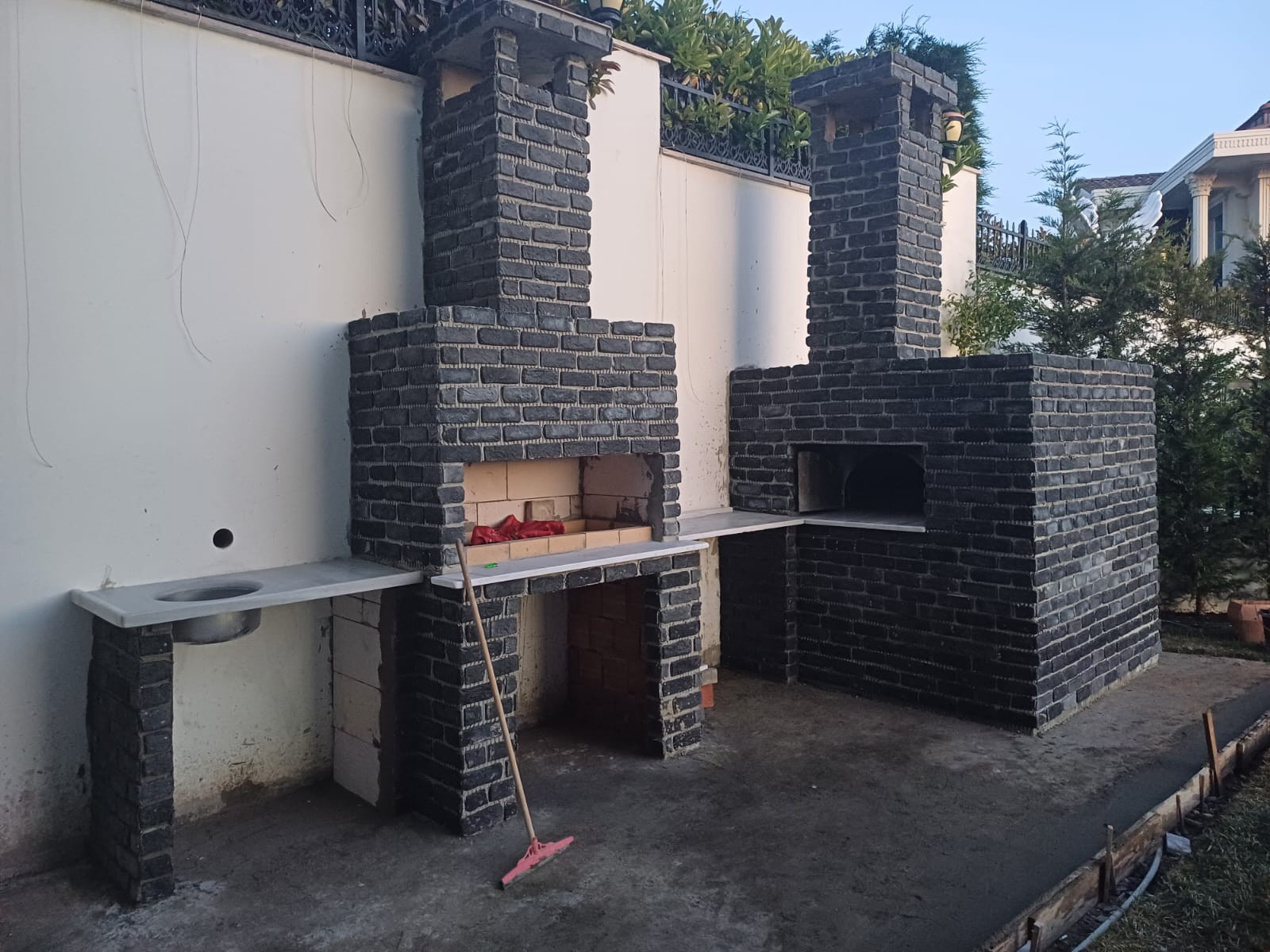 Pendik Şömineli Geniş Doğal Taş Barbekü